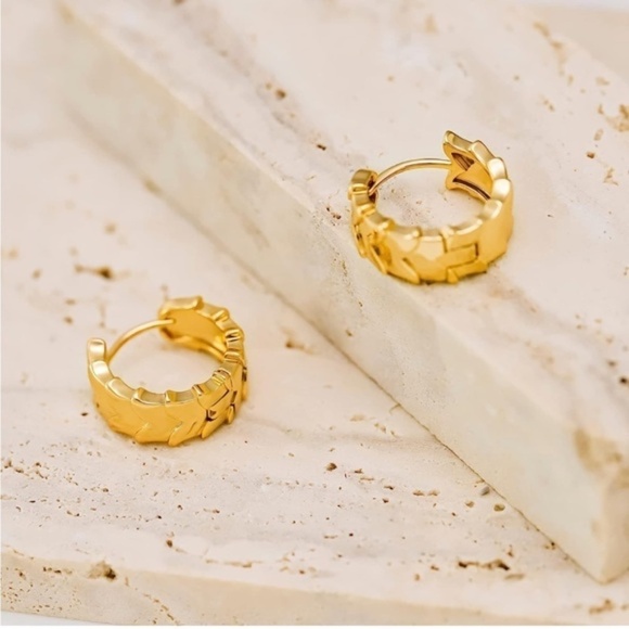 Jewelry - Gold 14k Gold Plated Textured Hoop Earrings